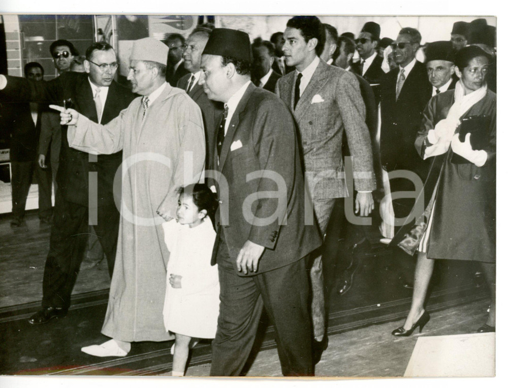 1959 CASABLANCA King Mohammed V of MOROCCO hand in hand with his daughter *Foto