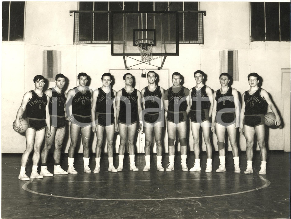 1965 ca BASKET ITALSIDER GENOVA - Foto di gruppo della squadra - 24x18 cm
