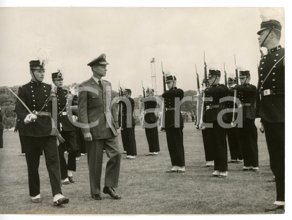 1959 SHAPE Gen. Lauris NORSTAD passa in rivista studenti universitari di LEIDEN 
