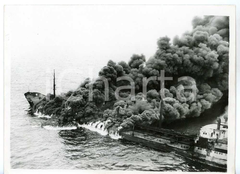 1955 ENGLISH CHANNEL Blazing tanker JOHANNISHUS collided with a freighter *Foto