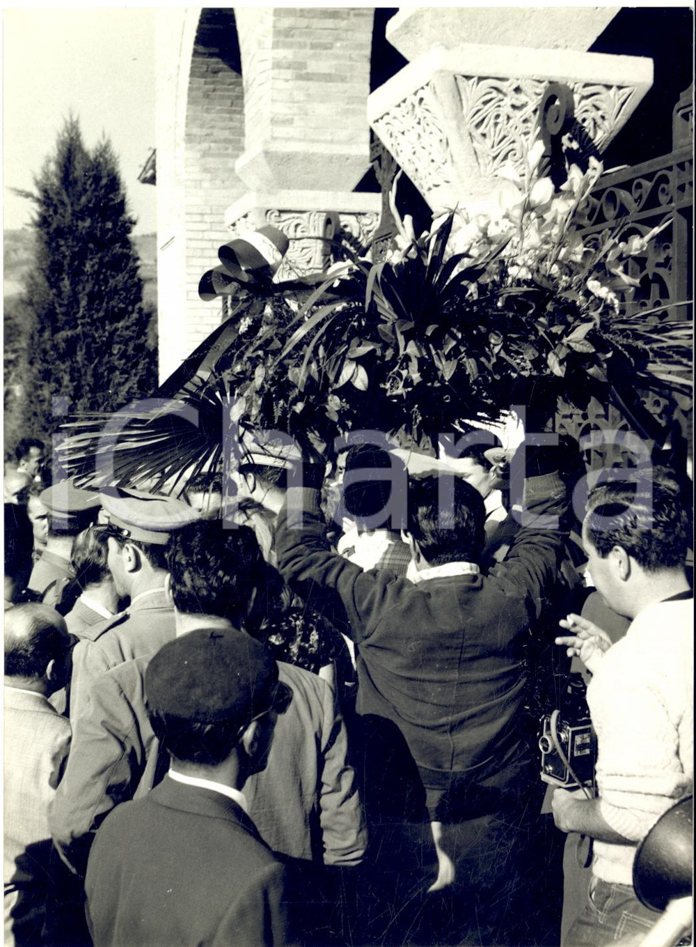 1957 PREDAPPIO Funerali Benito MUSSOLINI - Arrivo corone di fiori *Foto