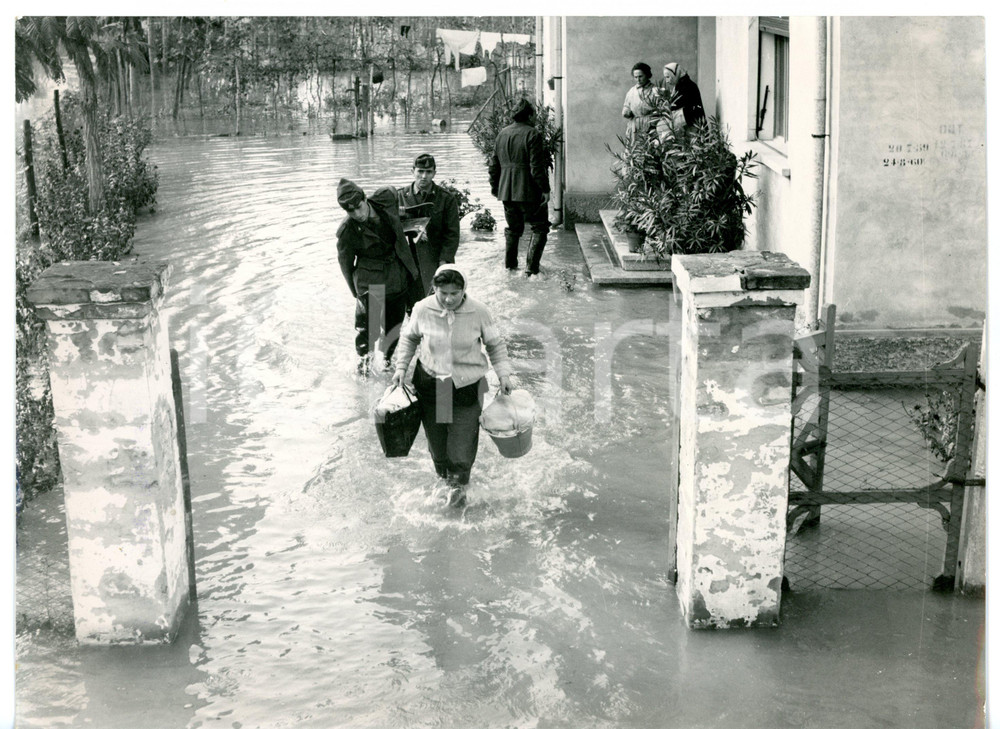 1960 ALLUVIONE ARIANO POLESINE Esodo della popolazione *Fotografia 24x18 cm