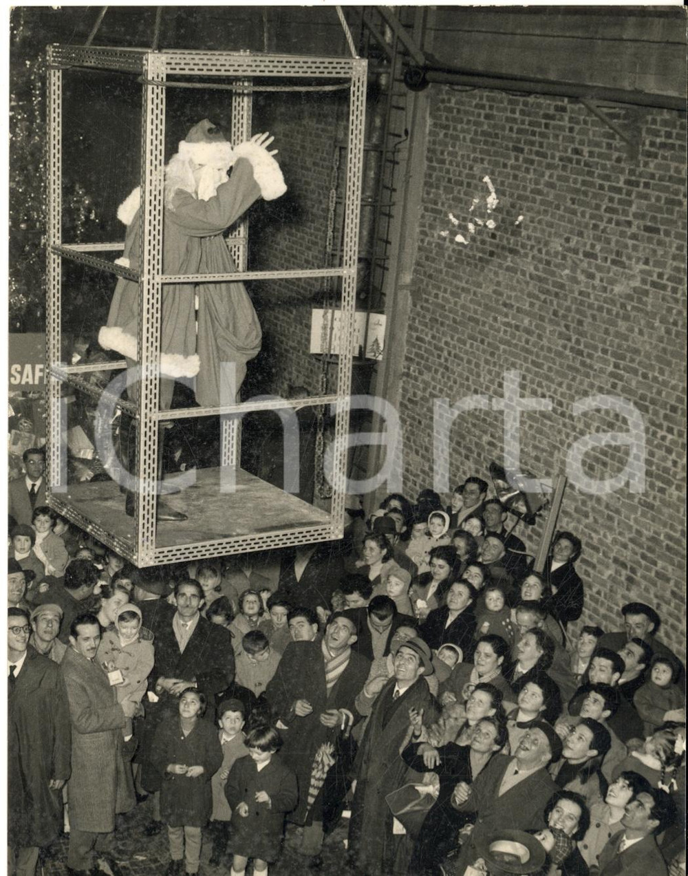 1958 MILANO Babbo Natale in visita alle fabbriche - Fotografia 13x18 cm