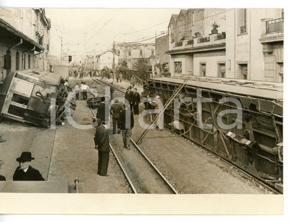 1953 NAPOLI - FERROVIA CIRCUMVESUVIANA Scontro tra due vetture *Foto 18x13 cm