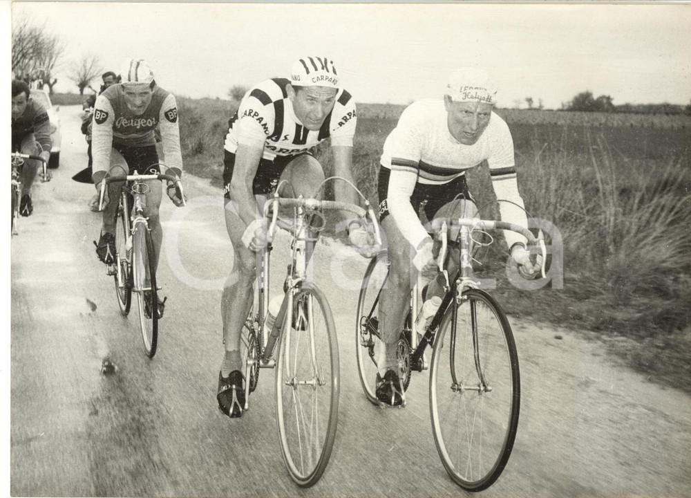Fotografia d epoca originale 1960 CICLISMO PARISNICE AndrÃ© DARRIGADE e DÃ©sirÃ© KETELEER in testa  Foto 18x13 1