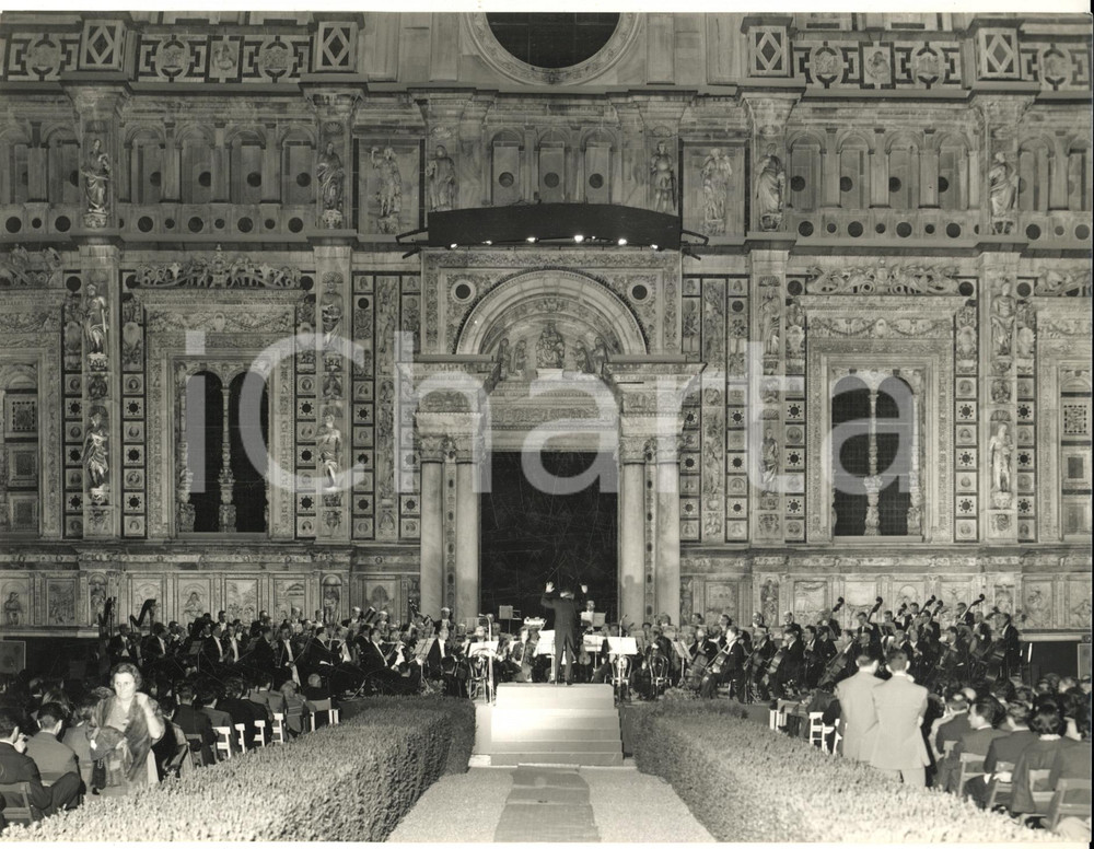 1965 CERTOSA DI PAVIA Concerto orchestra e coro Radio Cecoslovacchia - Foto Fotografia d'epoca con didascalia coeva al verso. CONDIZIONI: FAIR (piegatura al lato sinistro; lievi impressioni)FORMATO: 24x18 cm     originale e autentica 1