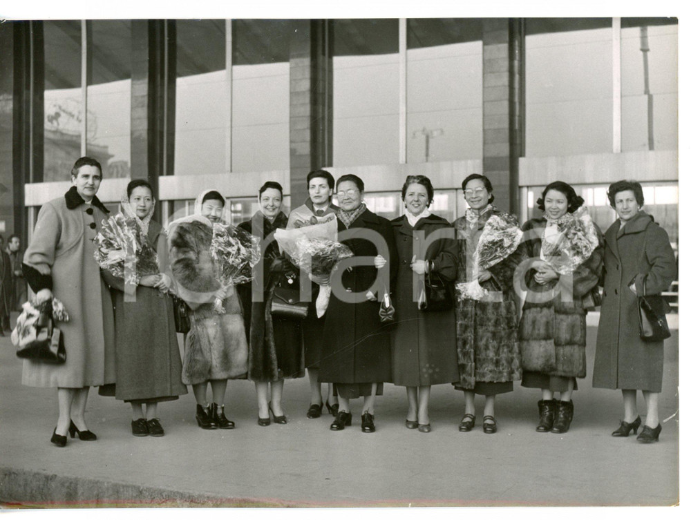 1956 ROMA Delegazione di donne cinesi provenienti da BERNA *Foto 18x13 cm