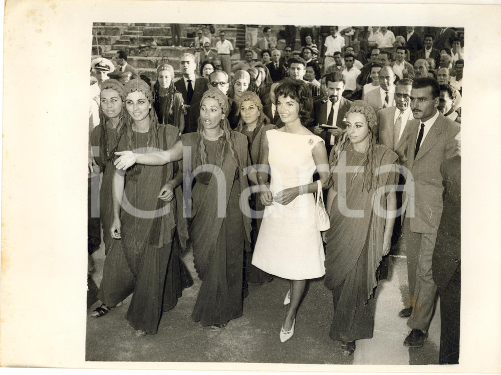 1961 EPIDAURUS THEATRE (GREECE ) Jacqueline KENNEDY with the actresses *Photo
