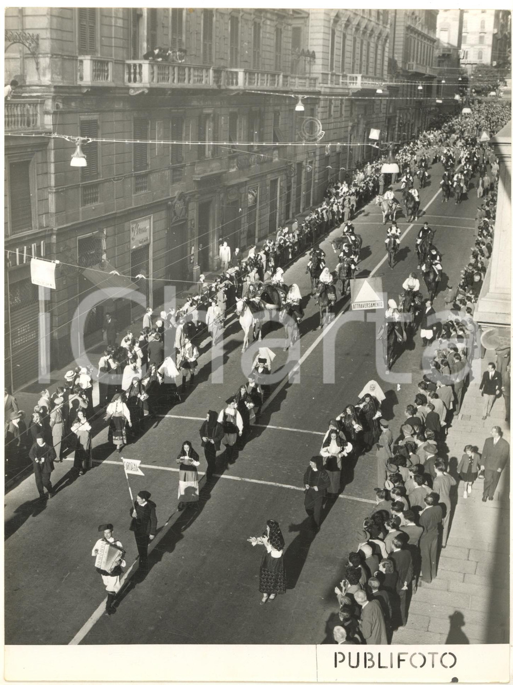 1953 GENOVA Celebrazioni Colombiane - Sfilata costumi SARDEGNA *Foto 18x24 cm