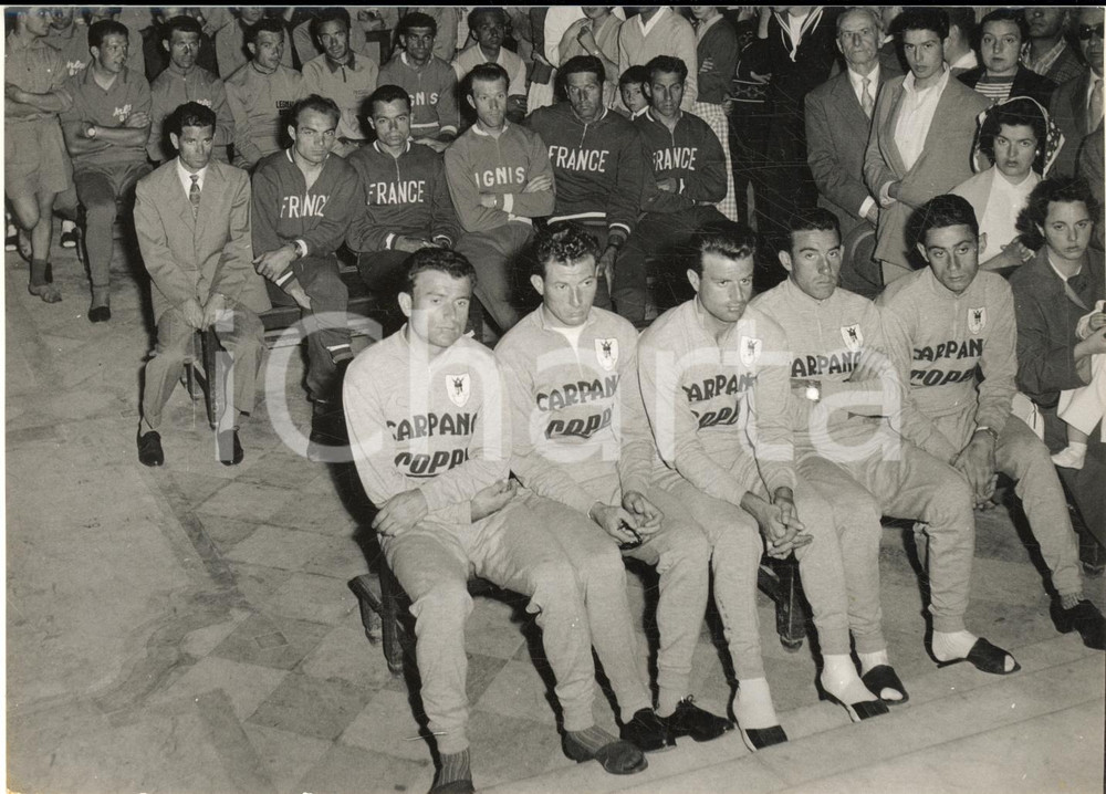 1956 CICLISMO GIRO D'ITALIA LIVORNO I campioni ascoltano la Messa *Foto 18x13