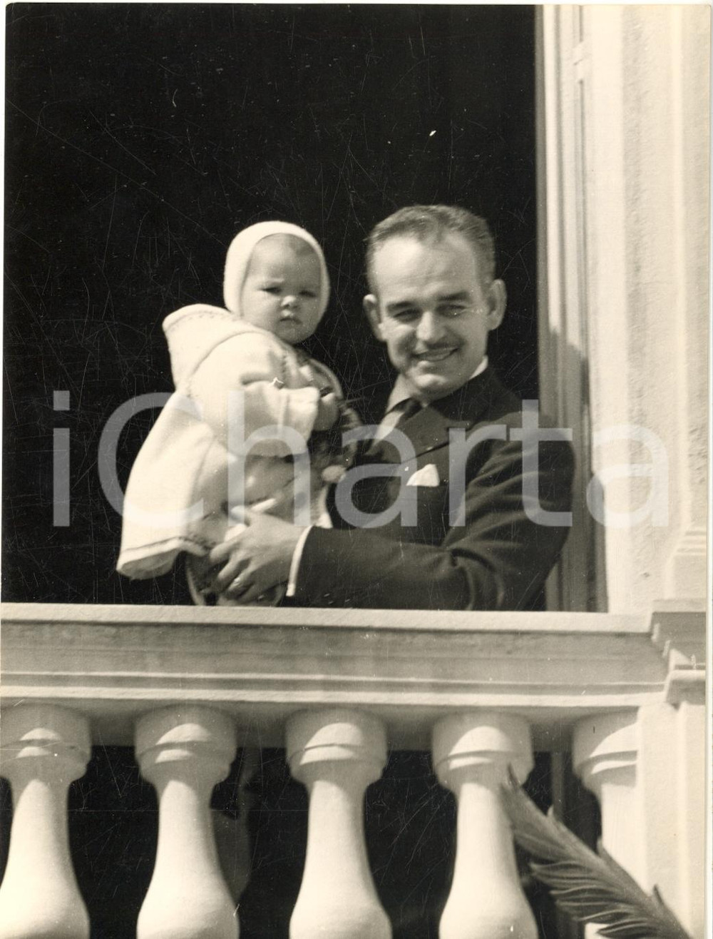 1958 MONACO Ranieri III al balcone con Carolina per nascita del figlio Alberto