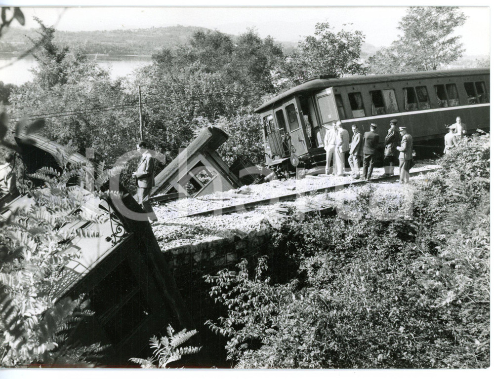 1958 DISASTRO FERROVIARIO A COMERIO Treno precipitato da una scarpata - Foto 