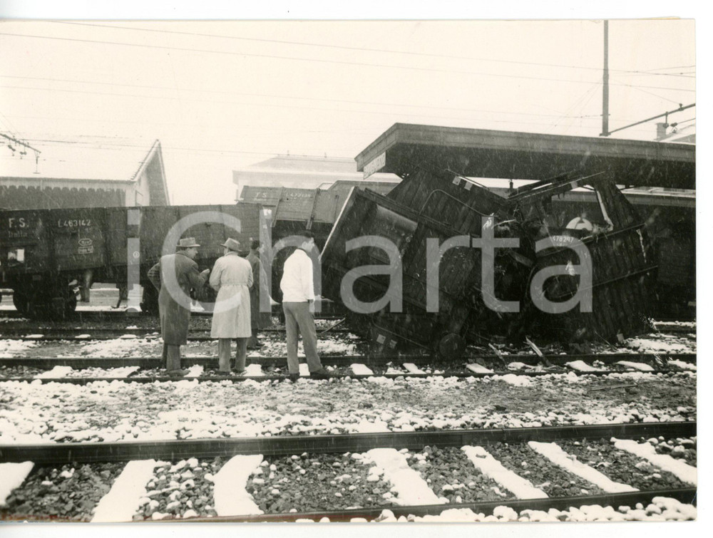 1954 STAZIONE SAVIGLIANO Disastro ferroviario - Rottami del treno sotto la neve