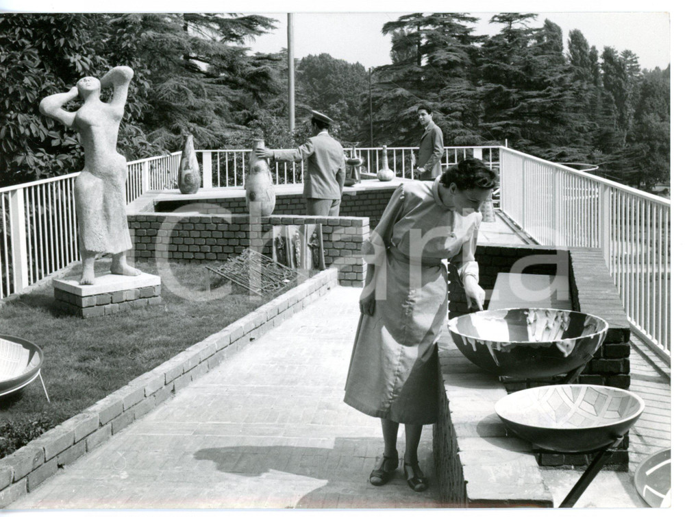 1954 X TRIENNALE DI MILANO Esposizione di ceramiche da giardino *Foto 18x13 cm