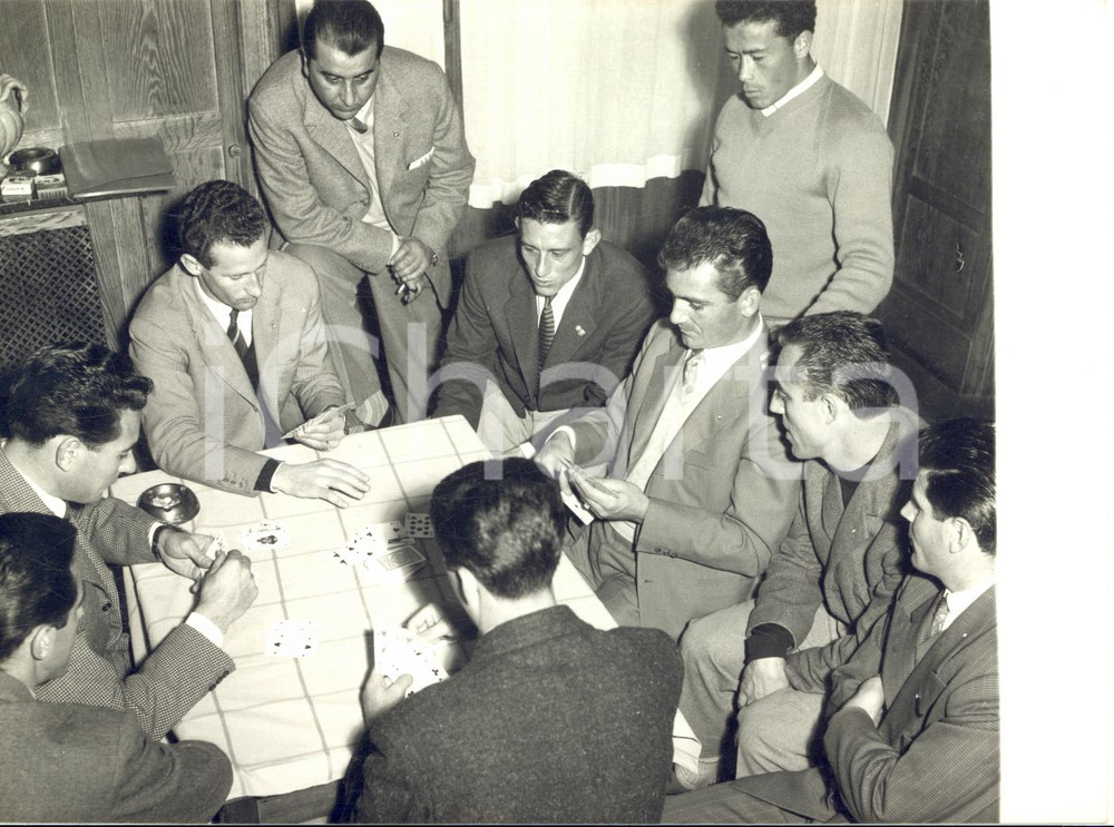 1956 BERGAMO CALCIO Nazionale italiana in ritiro - Una partita a carte *Foto