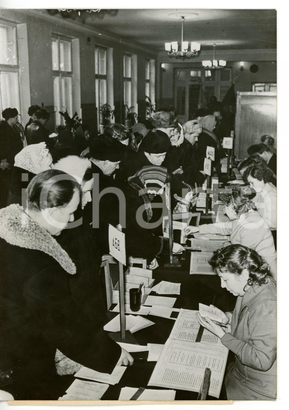 1959 MOSCOW - BAUMAN Election day in URSS - Voters receiving ballot papers