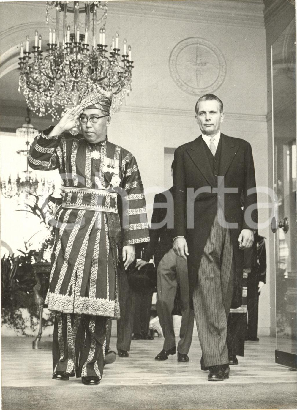 1959 PARIS Ismail YAHYA ambassador of Malaysia after his meeting with DE GAULLE