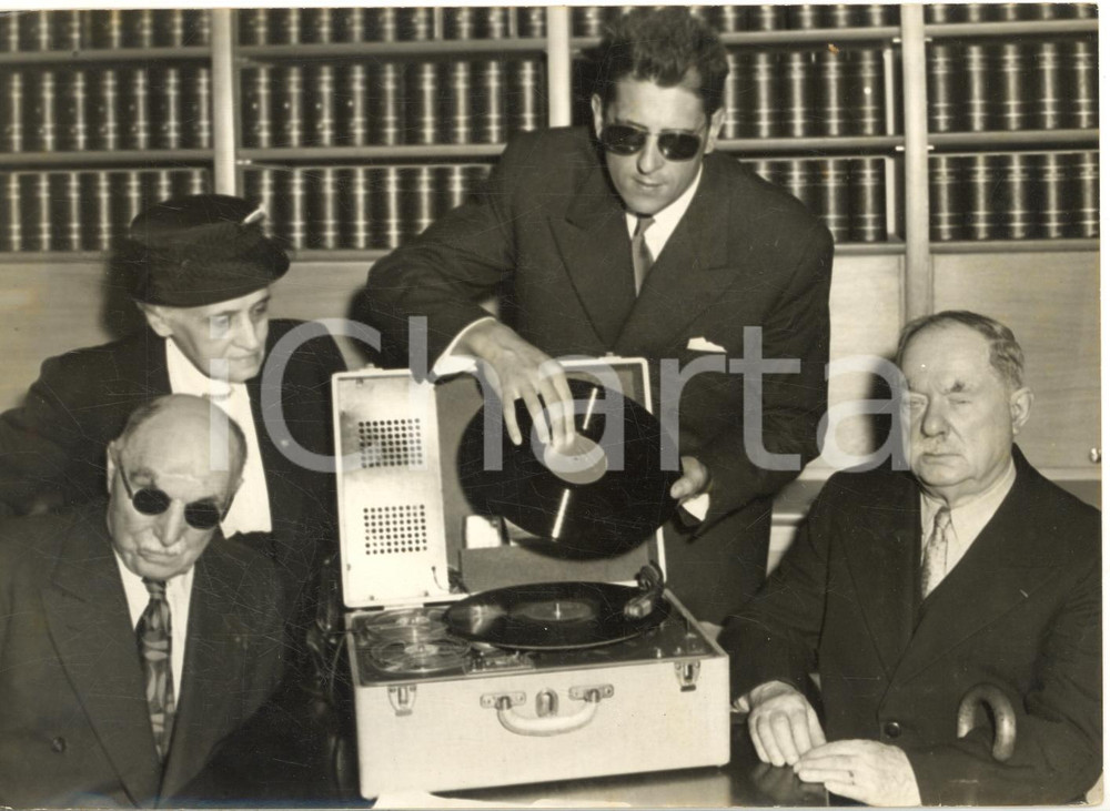 1957 PARIS Union Aveugles de Guerre - Nouvelle bibliothèque avec phonographe 