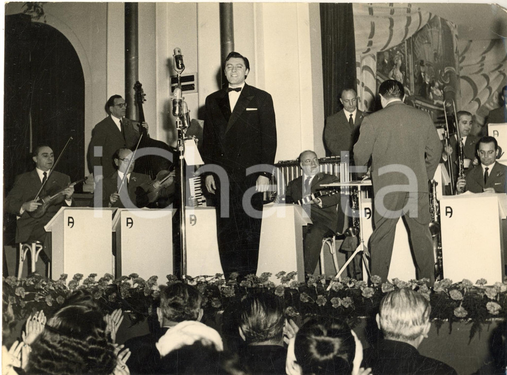 1954 FESTIVAL DI SANREMO Achille TOGLIANI sul palco - Fotografia 24x18 cm