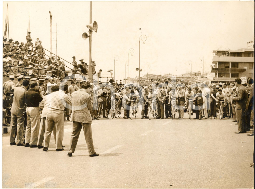 1955 CICLISMO GENOVA Giro d'Italia - Squadra LEO-CHLORODONT nella cronometro 