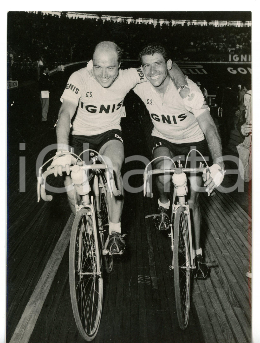 1958 CICLISMO - GIRO D'ITALIA Squadra IGNIS - Miguel POBLET con Renzo ACCORDI