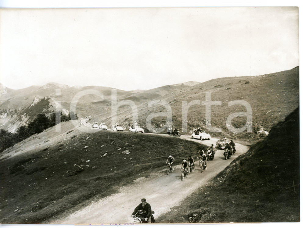 1957 CICLISMO COLLE D'AUBISQUE Tour de France - Corridori tra i tornanti *Foto