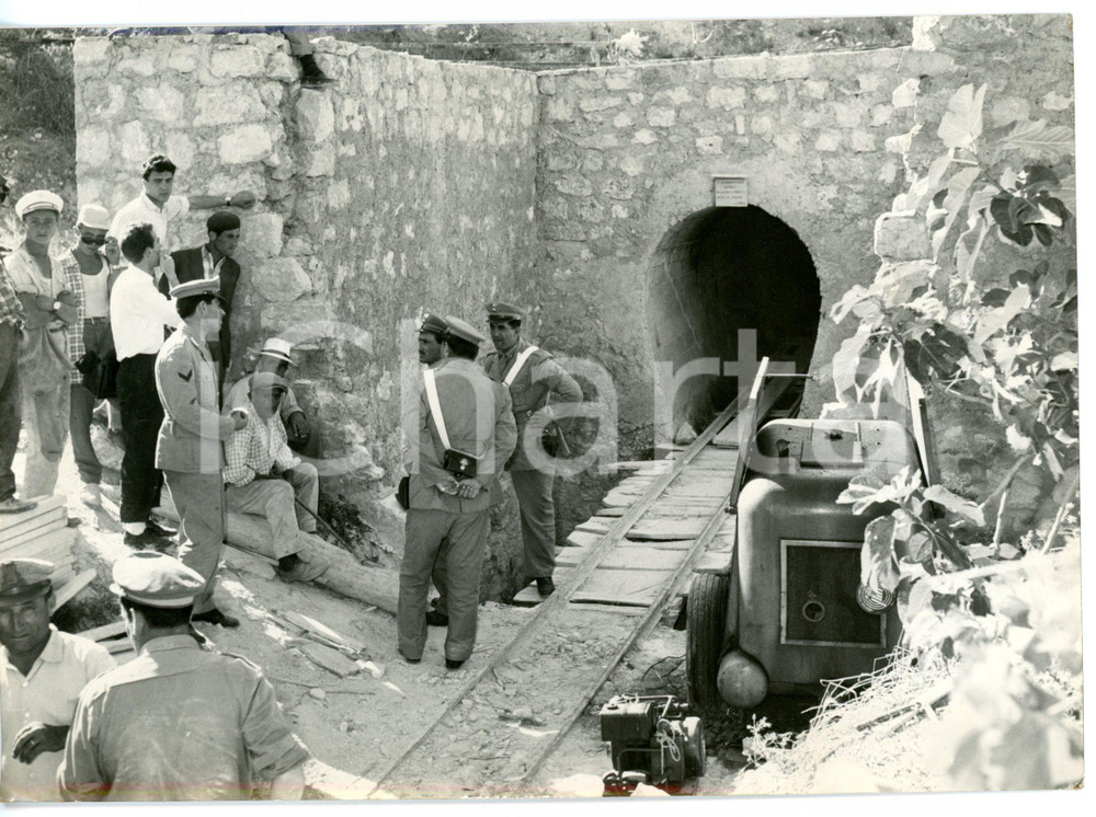 1959 CASTRONOVO DI SICILIA Crollo di una galleria - Sopralluogo della Polizia