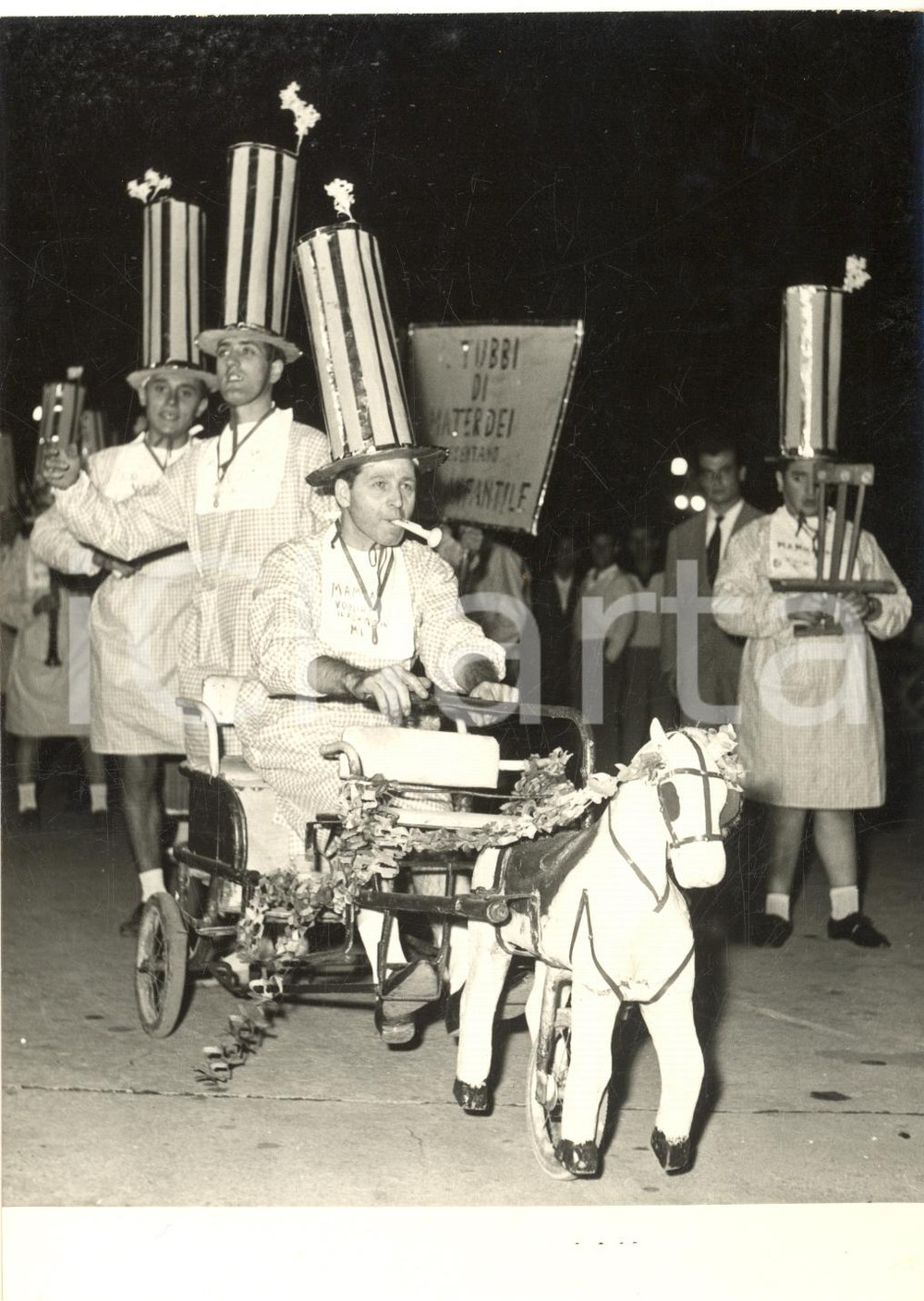 1959 NAPOLI FESTA DI PIEDIGROTTA - Uomini travestiti da bambini *Foto 13x18 cm
