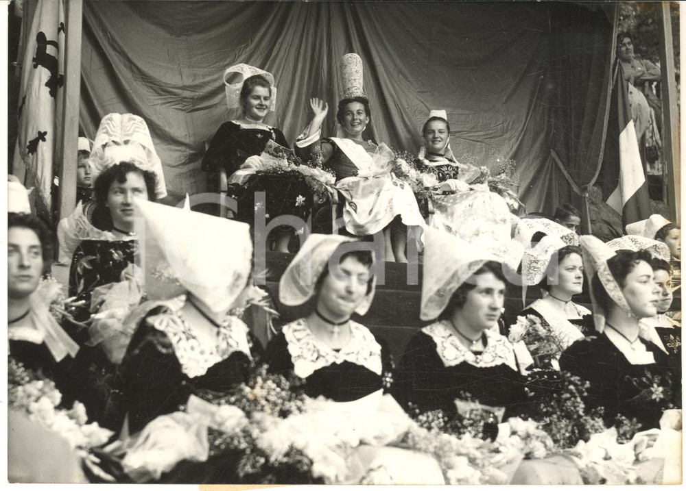 1957 QUIMPER Fête de CORNOUAILLE - Couronnement Michèle CORNIC *Photo 18x13 cm