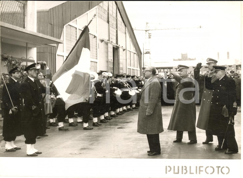 1956 NAPOLI Presidente Giovanni GRONCHI inaugura il nuovo grande bacino *Foto  Fotografia d'epoca con didascalia coeva al verso.   CONDIZIONI: G FORMATO: 18x13 cm     originale e autentica 1