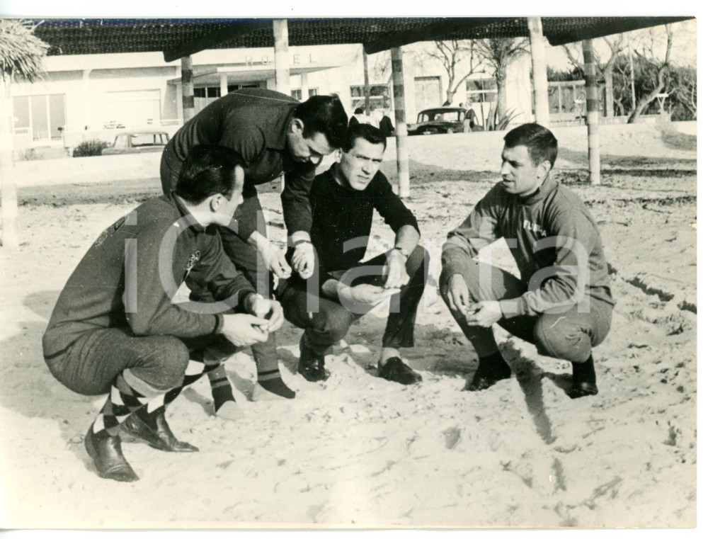 1963 PALMA DI MAIORCA Ciclista Rik VAN LOOY in vacanza con la squadra FAEMA