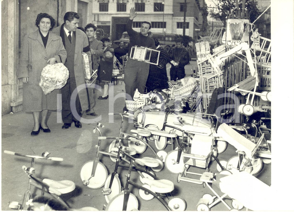 1954 NAPOLI EPIFANIA La tradizionale fiera dei giocattoli *Foto 18x13 cm