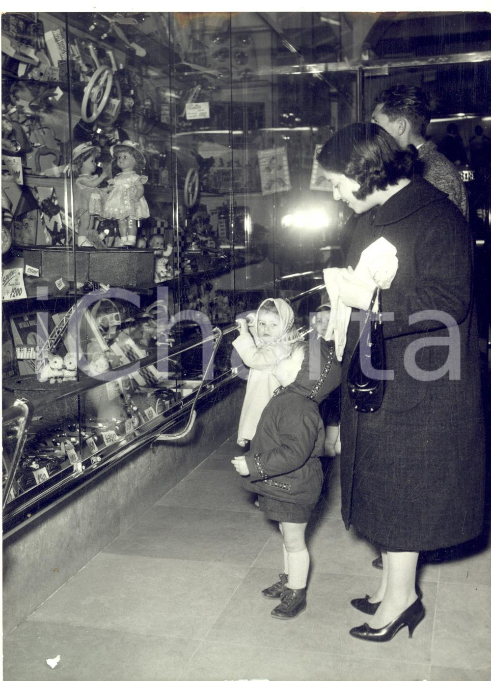 1957 ROMA NATALE Famiglie in un negozio di giocattoli - Fotografia 13x18 cm