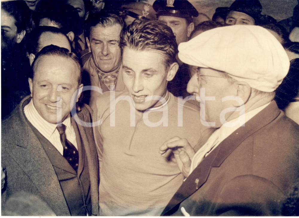 1955 MILANO Jacques ANQUETIL con Achille JOINARD dopo tentativo record dell'ora