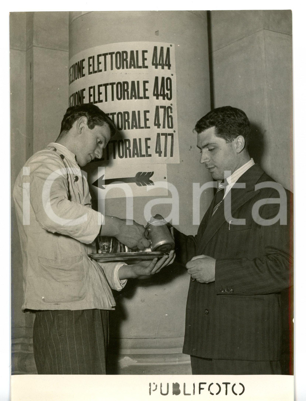 Fotografia d epoca originale 1953 NAPOLI Elezioni politiche  Pausa caffÃ¨ al seggio elettorale Foto 13x18 cm 1