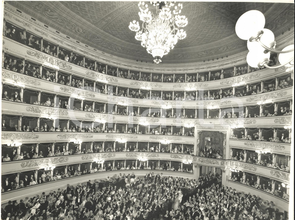 1966 MILANO TEATRO ALLA SCALA Veduta della sala la sera della prima - Foto 24x18