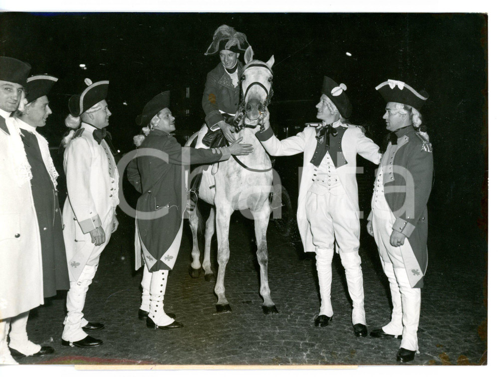 1957 PARIS Cavalieri travestiti da LA FAYETTE per il bicentenario della nascita