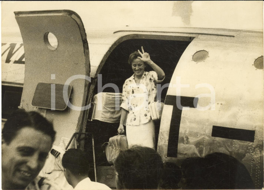 1959 ALPINISMO KATMANDU (NEPAL) Arrivo di Claude KOGAN per scalata CHO OYU *Foto