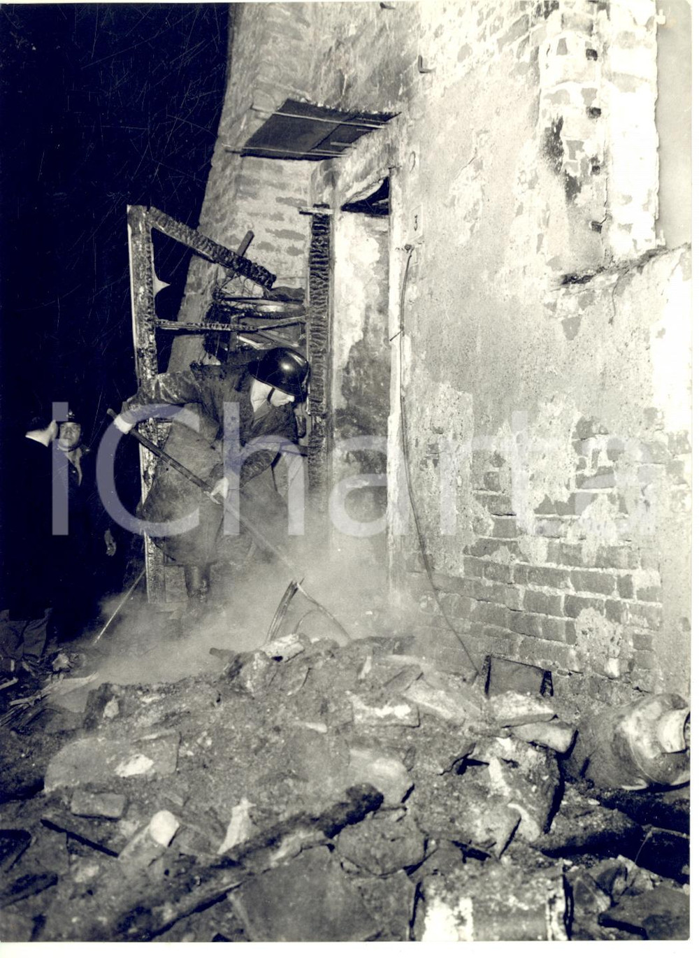 1957 MELEGNANO (MI) Incendio CASCINA MONTEBUONO - Pompieri al lavoro *Foto