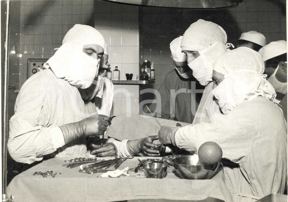 1961 TORINO Prof. Achille DOGLIOTTI opera il piccolo Gianfranco Fallacara *Foto 