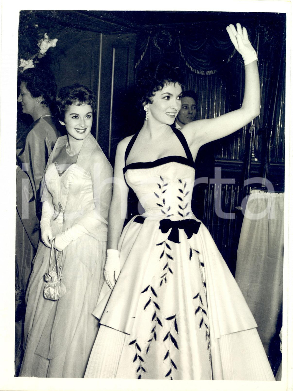 1954 LONDON Irene GENNA Gina LOLLOBRIGIDA alla prima di "Carosello napoletano" 