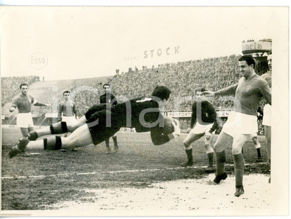 1956 CALCIO - FIORENTINA-TRIESTINA 3-0 Parata di Giampiero BANDINI *Foto 18x13