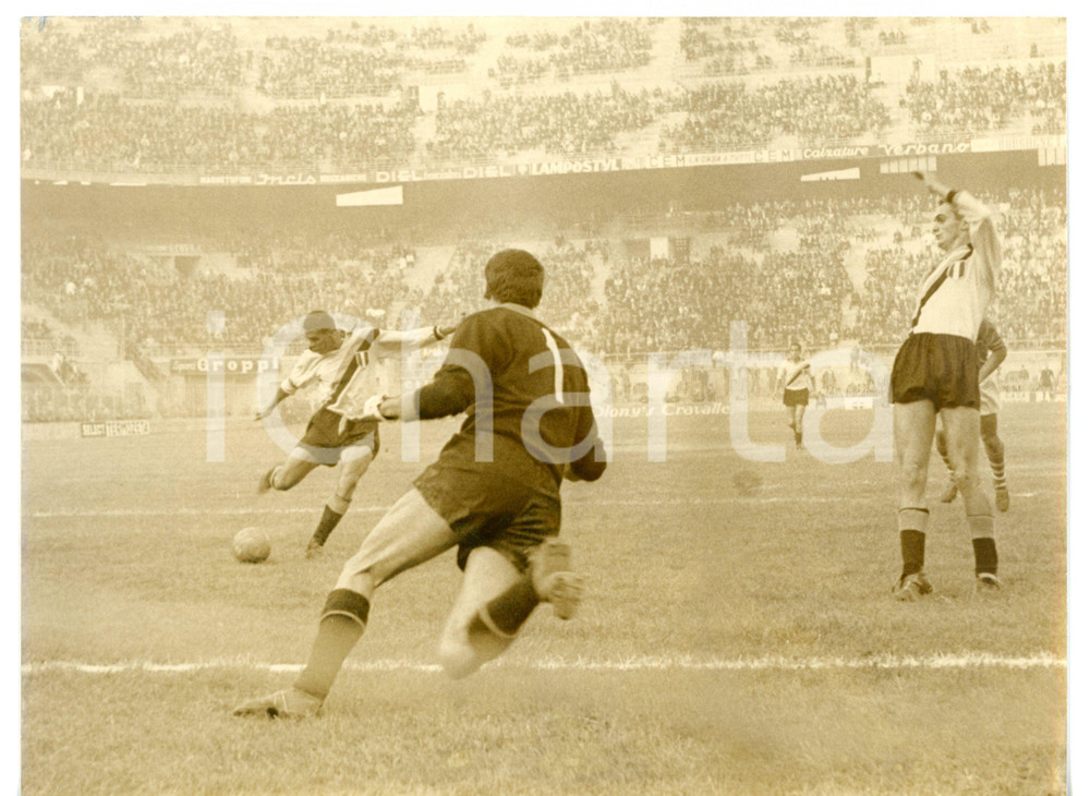 1963 CALCIO Serie A INTER-SAMPDORIA 1-0 Tiro di Jair DA COSTA in area di rigore