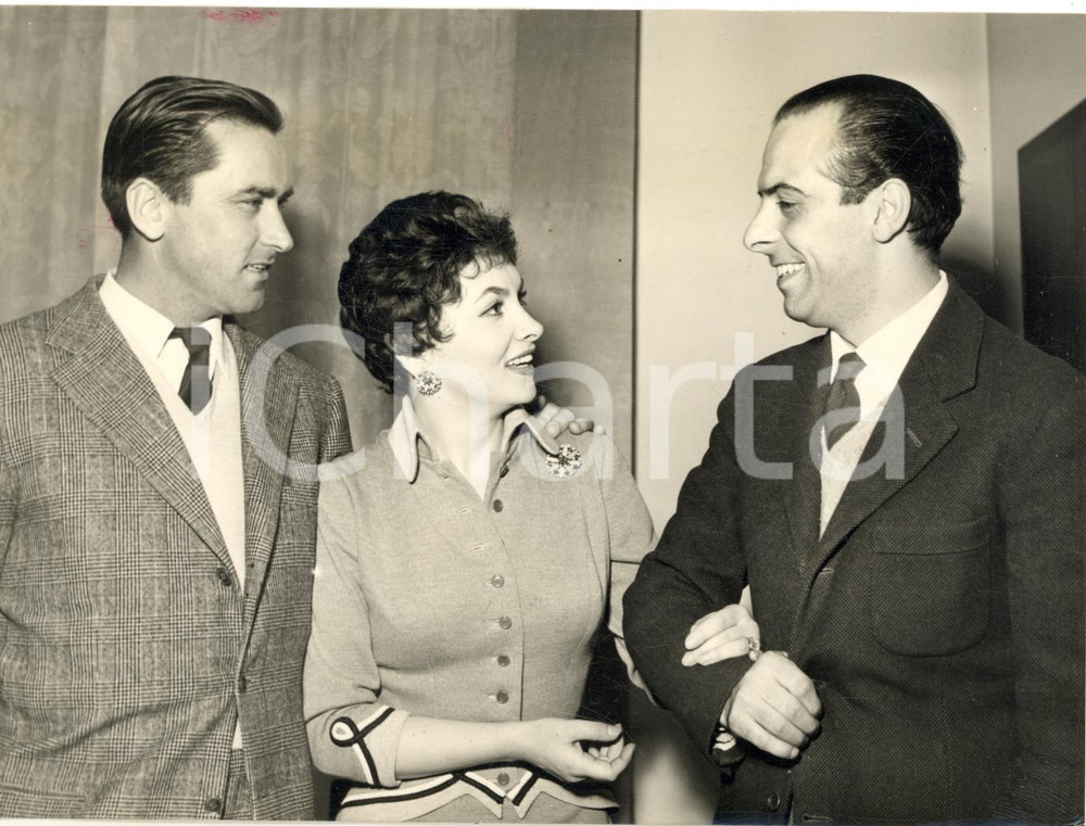 1956 BOLOGNA Gina LOLLOBRIGIDA Piero PICCIONI prima di un evento benefico *Foto
