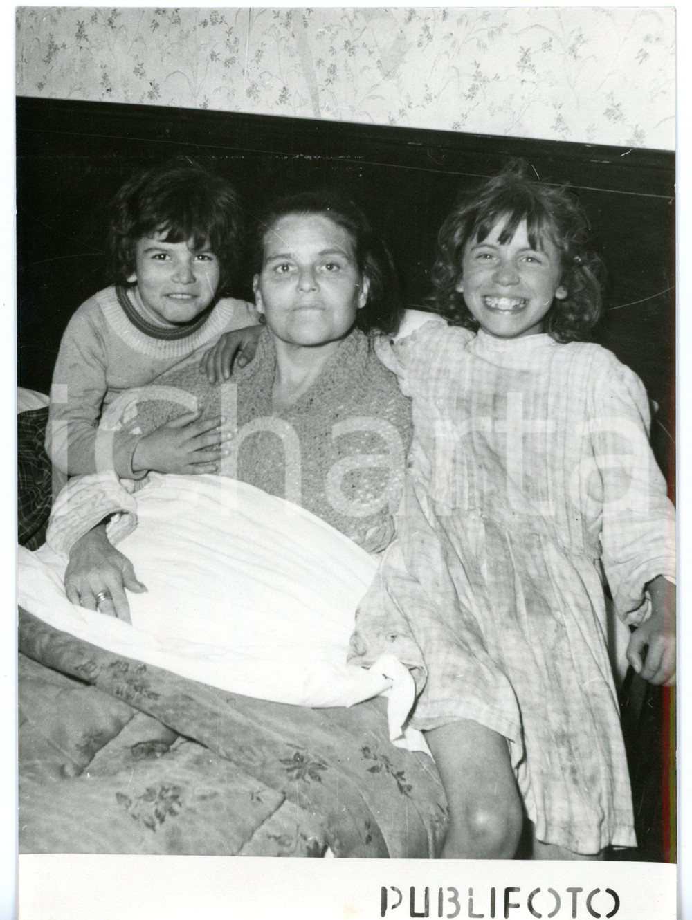 1957 NAPOLI Teresa DEL LUONGO condannata per contrabbando graziata da GRONCHI