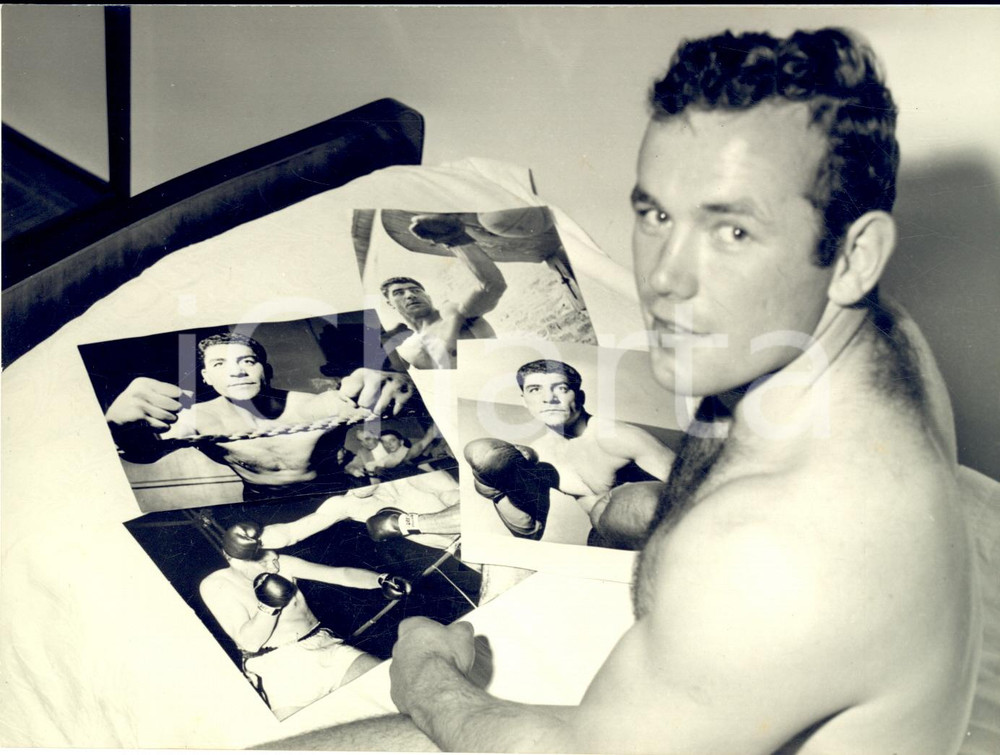 1959 BOXE Ritratto pugile Ingemar JOHANSSON con le foto degli avversari - Foto