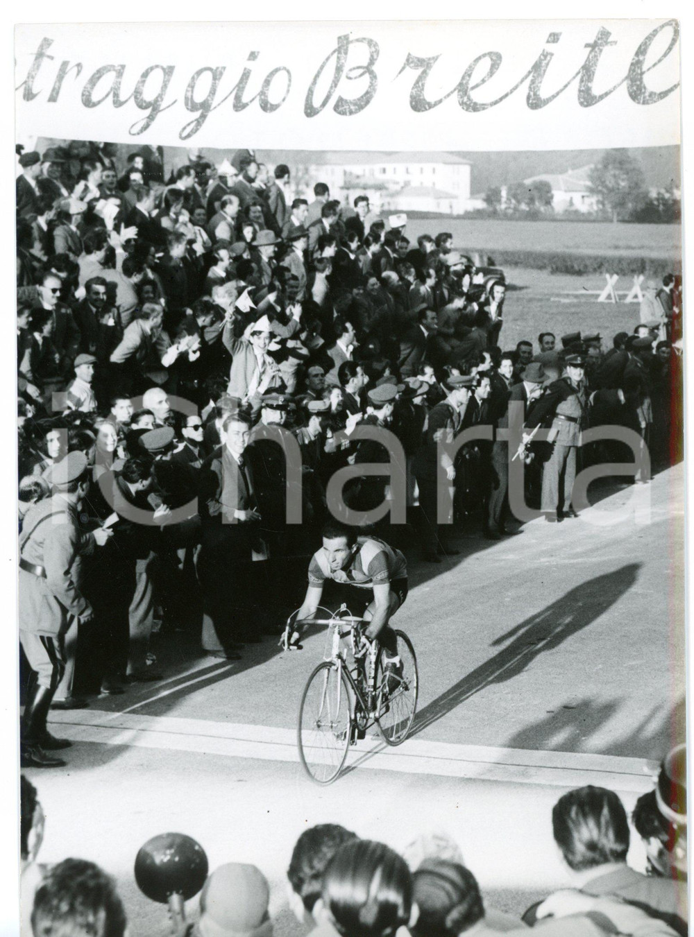 1953 CICLISMO - TRE VALLI VARESINE Nino DEFILIPPIS taglia il traguardo *Foto