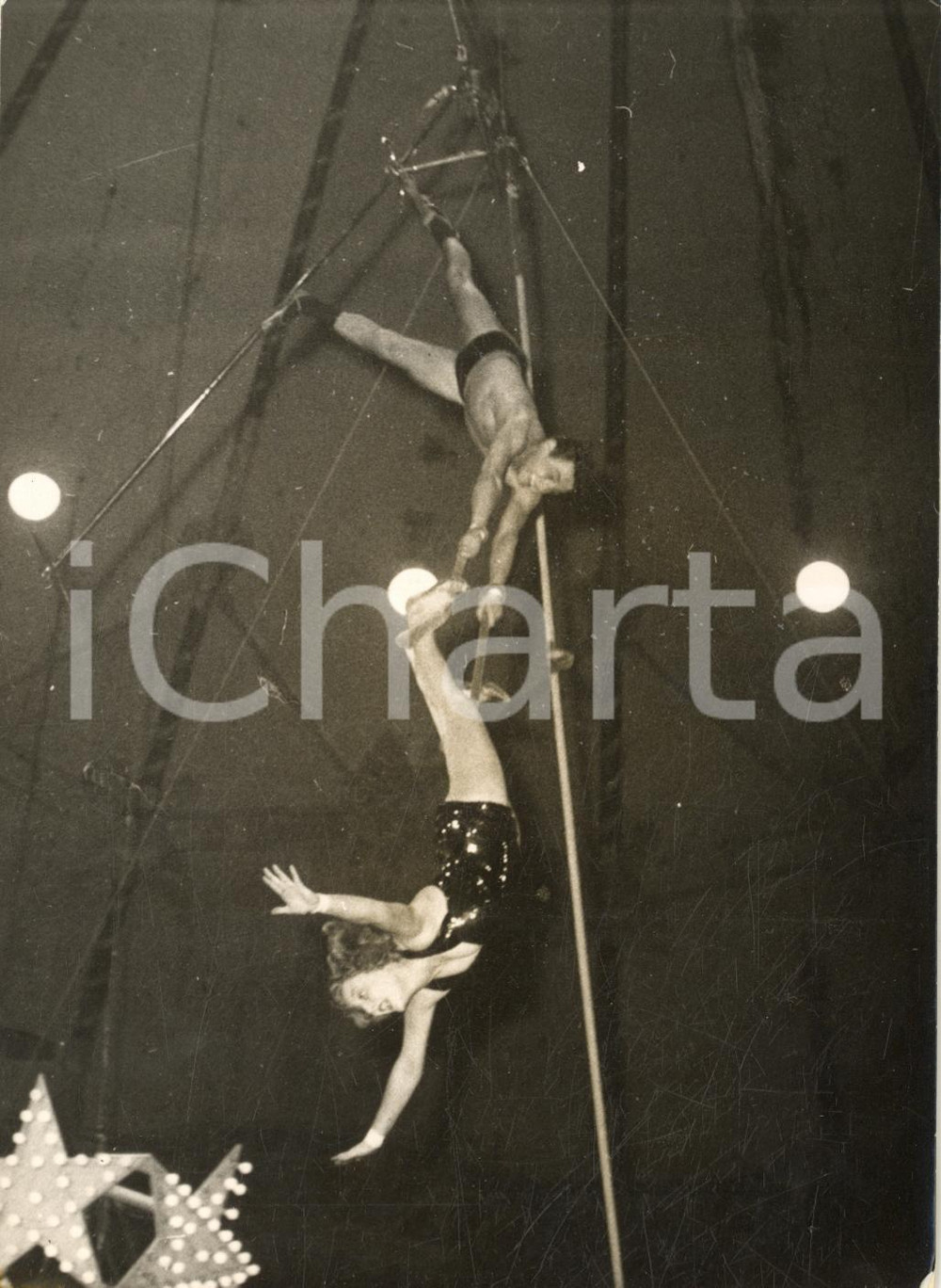 Fotografia d epoca originale 1953 PARIS Gala UNION DES ARTISTES  Nicole COURCEL et Pierre THIBAUD au trapÃ¨ze 1