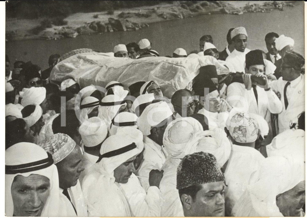 1959 ASSUAN (EGITTO) Trasporto salma dell'AGA KHAN III al mausoleo - Foto