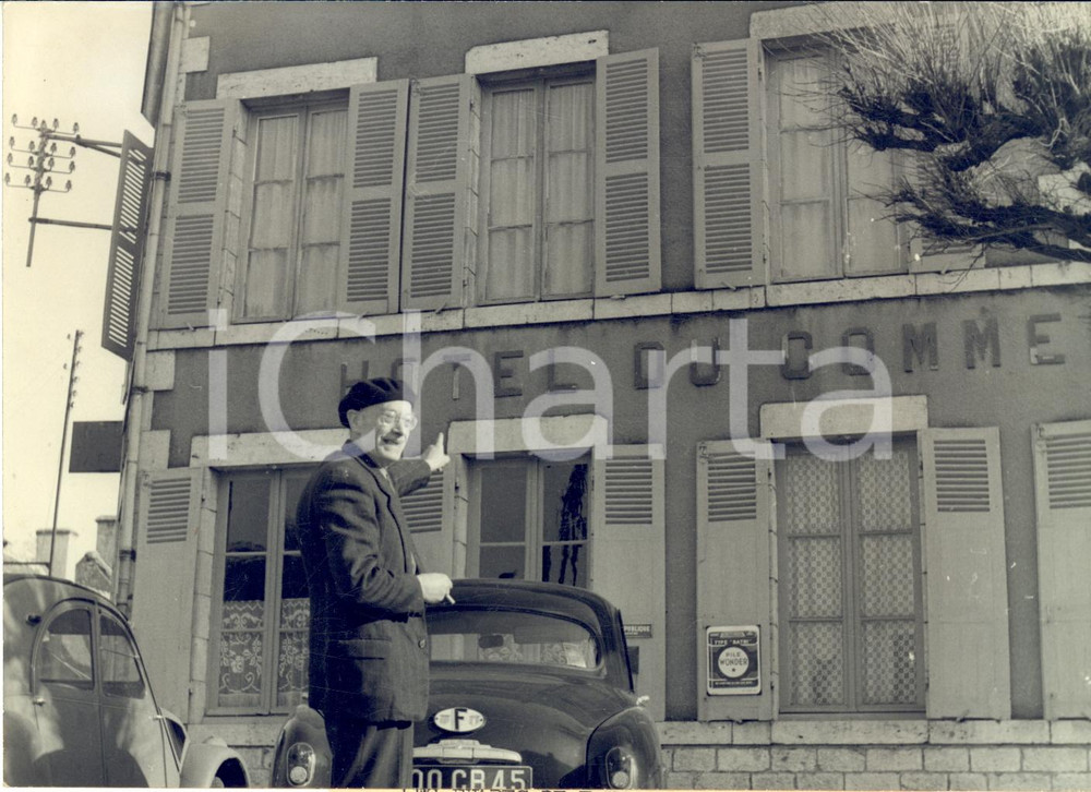 Fotografia d epoca originale 1960 BONNYSURLOIRE HÃ´telier DUPILLE qui a trouvÃ© les Ã©vadÃ©s de FRESNES Photo 1